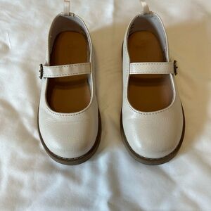 Old Navy Toddler Girl’s Cream and Brown Dress Shoes